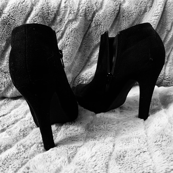 Black Suede Zipper Up Ankle Boots Heels - Picture 5 of 10